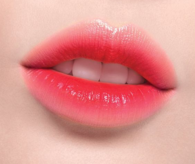 Phun môi collagen